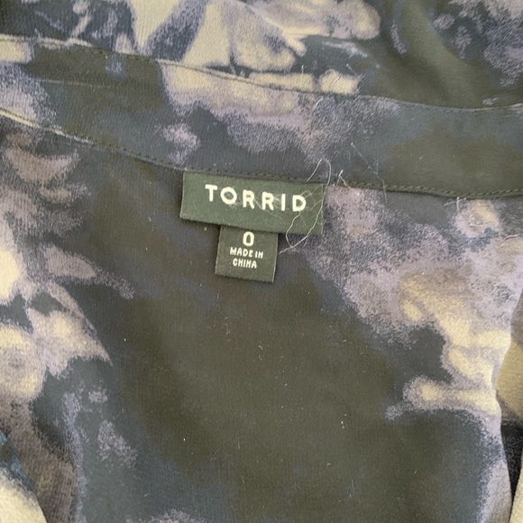 Torrid button down chiffon tunic - Picture 2 of 7